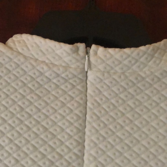 Beautiful white crop top - Picture 5 of 5